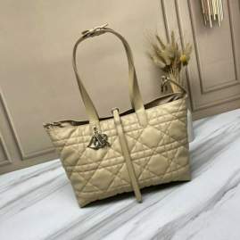 Picture of Dior Handbags _SKUfw239312683fw